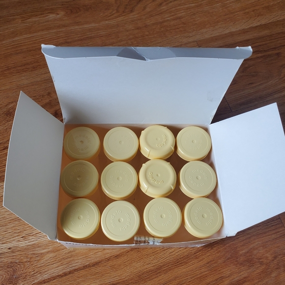 BREASTMILK FREEZING & STORAGE- 12bottles & lids. - Picture 2 of 6